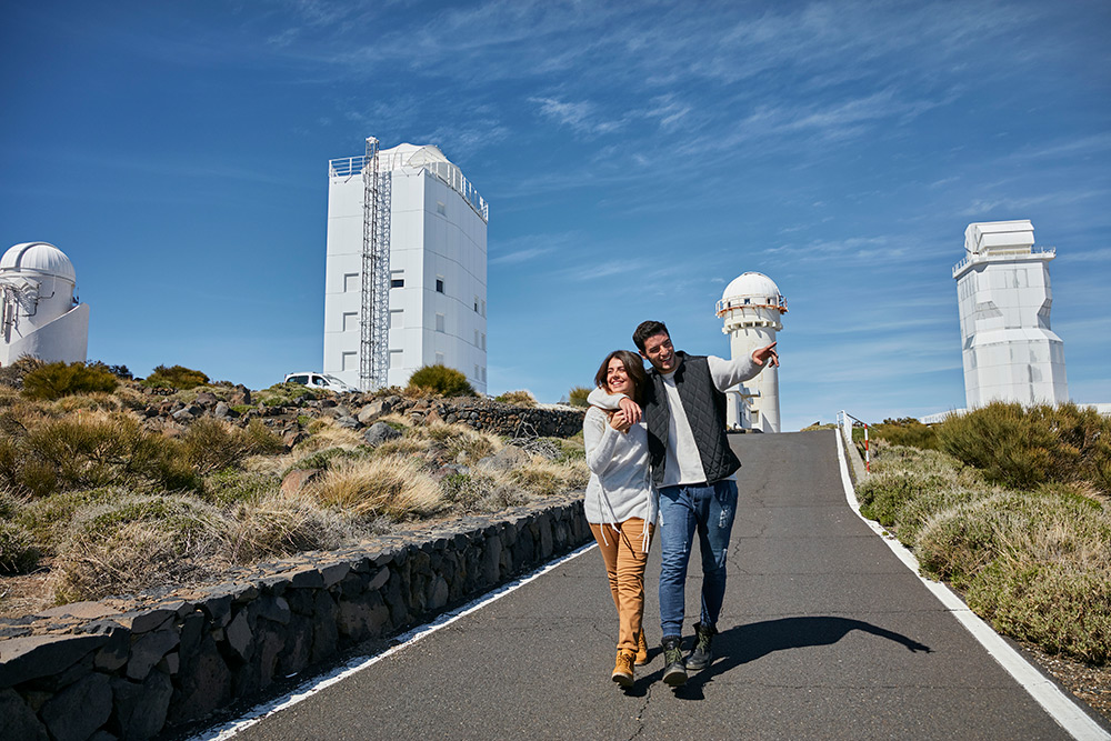 Paar im Teide-Observatorium im Rahmen der Astronomic Tour