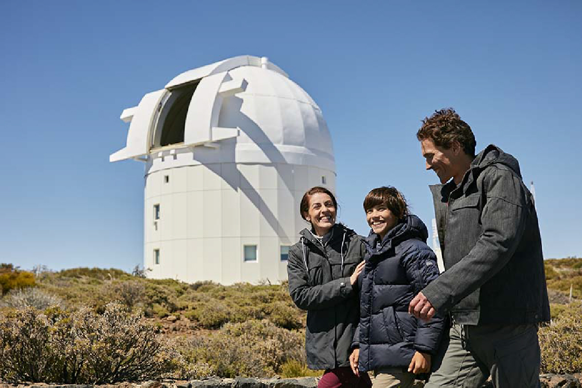 Family in the Teide Observatory in Tenerife