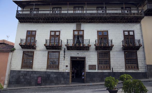 Main façade of the Casa de Los Balcones