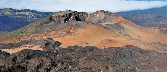 Vista cono volcánico en Las Cañadas del Teide